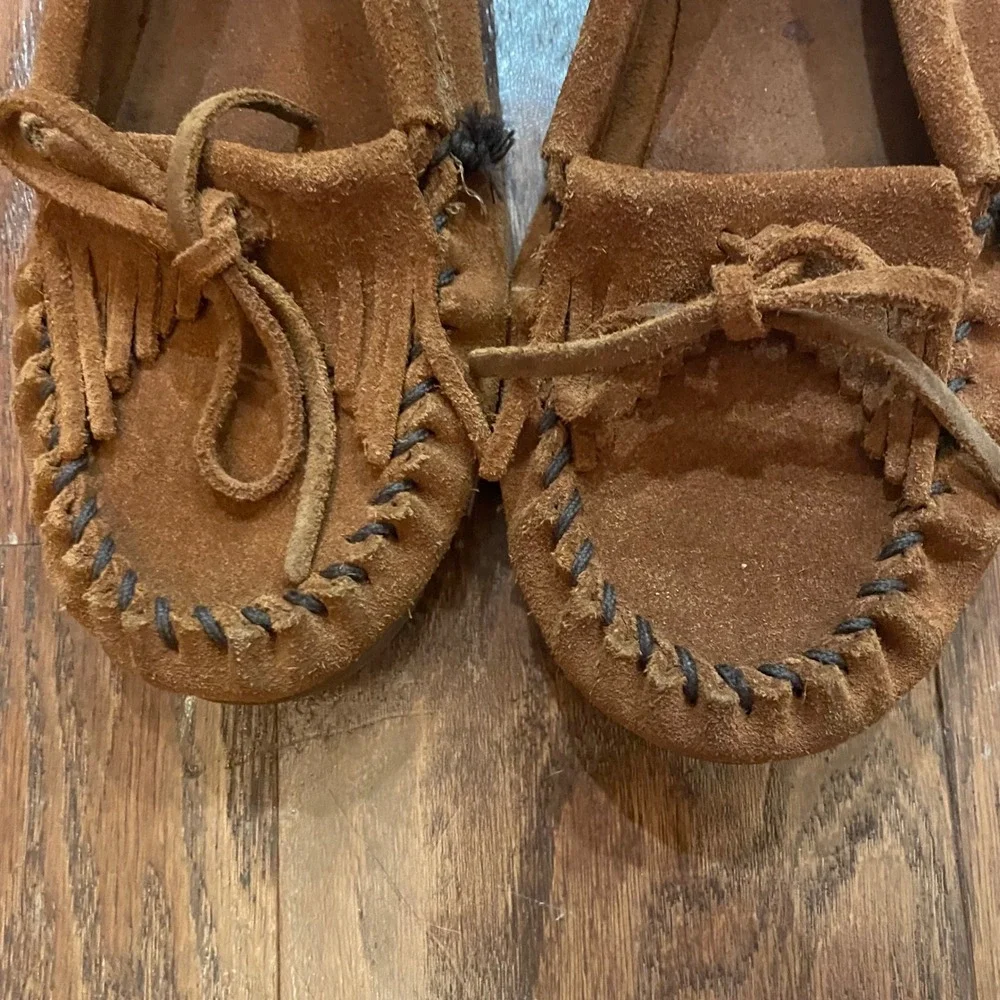 Minnetonka Moccasin Kids Brown Suede Fringe Kilty Slip On Flat 2402 Size 3